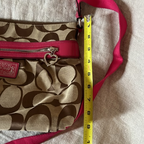 Coach shoulder/crossbody tan signature print bag with pink detail - Picture 3 of 8